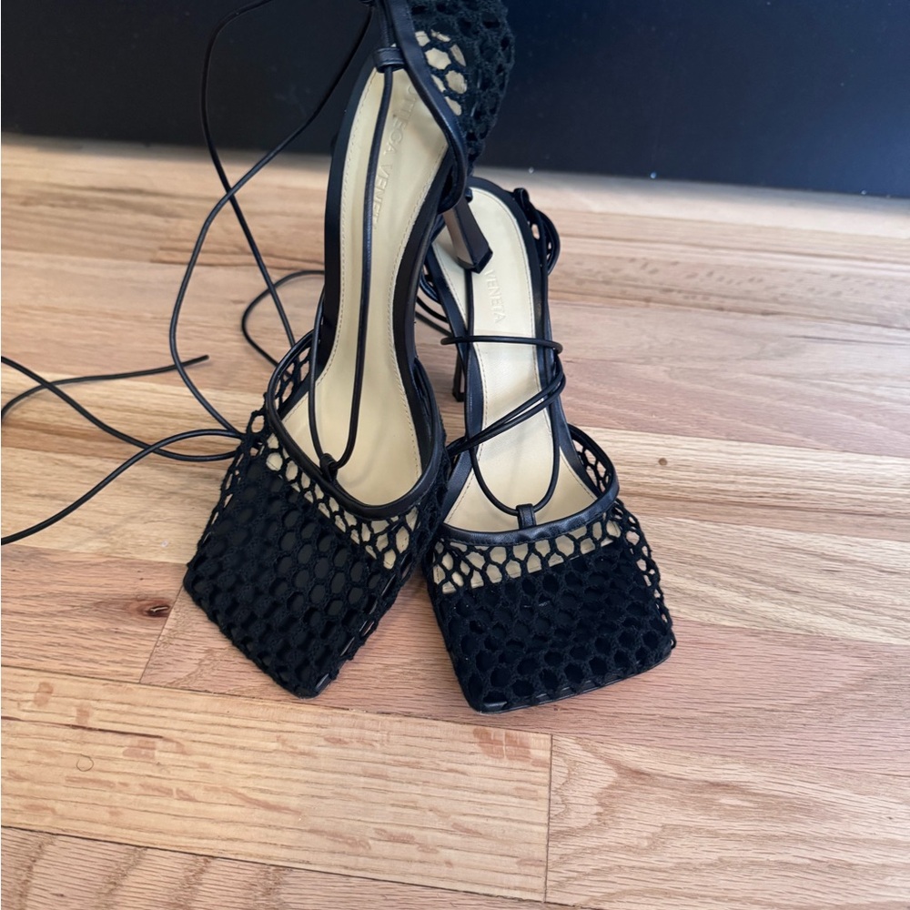 Classic Bottega Veneta Stretch Leather Net Black Heels